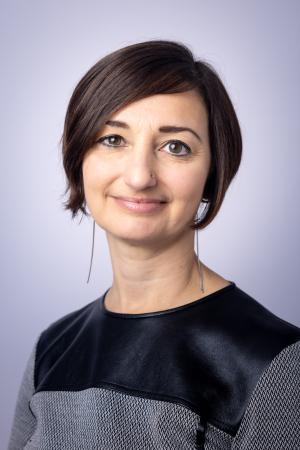 Dr. Dina Perrone's headshot photo