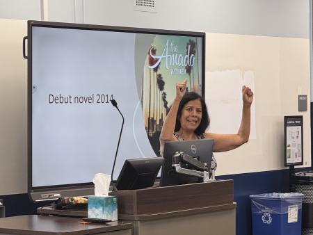 Désirée Zamarano speaker in front of slide