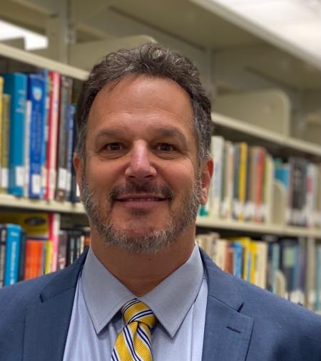 Dr. Scott Moss headshot