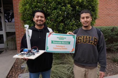 Students with honorable mention sign for Technology or engineering solutions