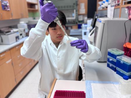 Student in Fraser lab Student in Fraser lab