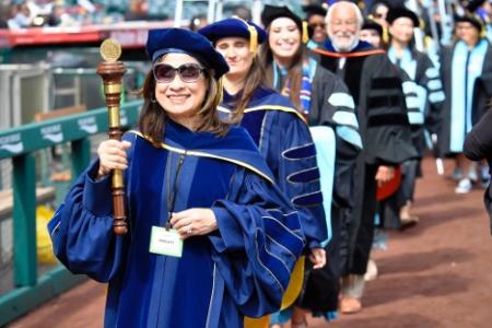 Huong Trần Nguyen leads students in the 2025 commencement ceremony.