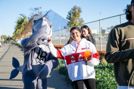 SOAR student posing with Elbee the mascot.