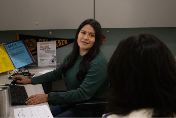 Lead Liberal Studies Advisory Nancy de Haro meets with a student.