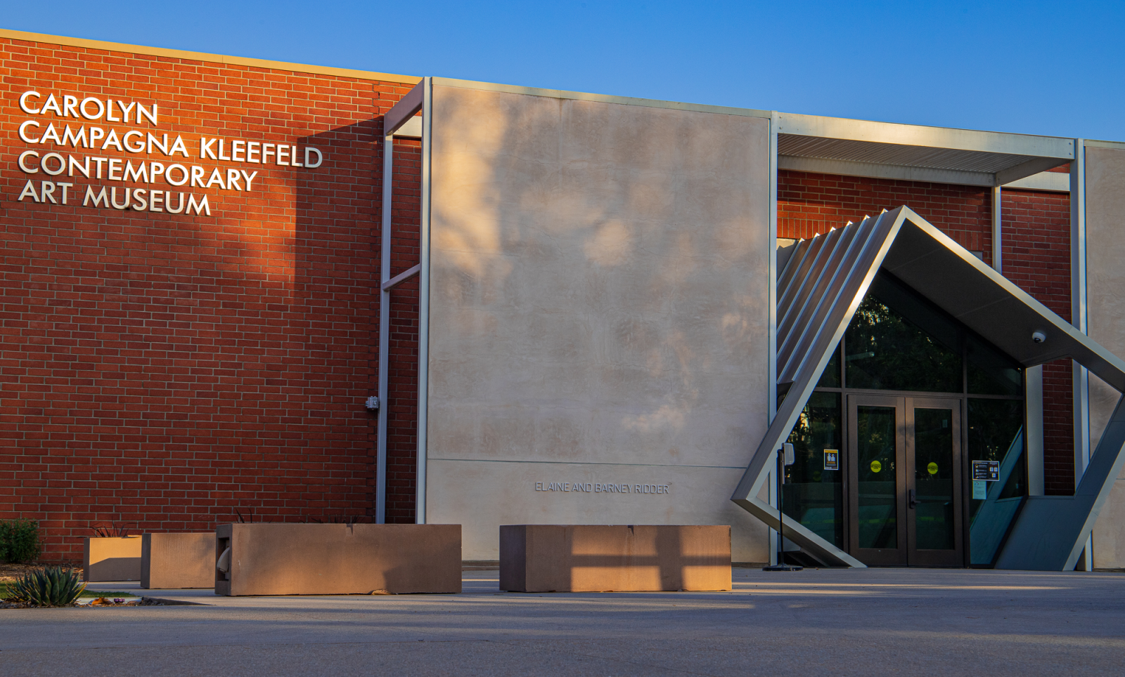 Exterior of the Kleefeld Art Museum